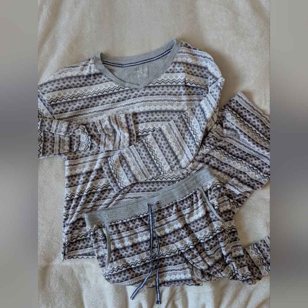 3/$30 Nautica Gray and Brown Patterned Pajama Set